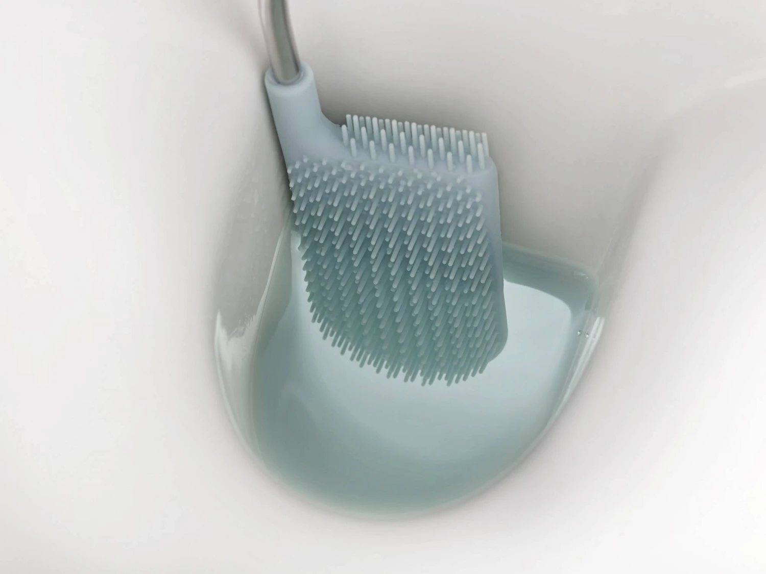 Joseph Joseph 70507 Flex Toilet Brush With Storage Bay - Image 3