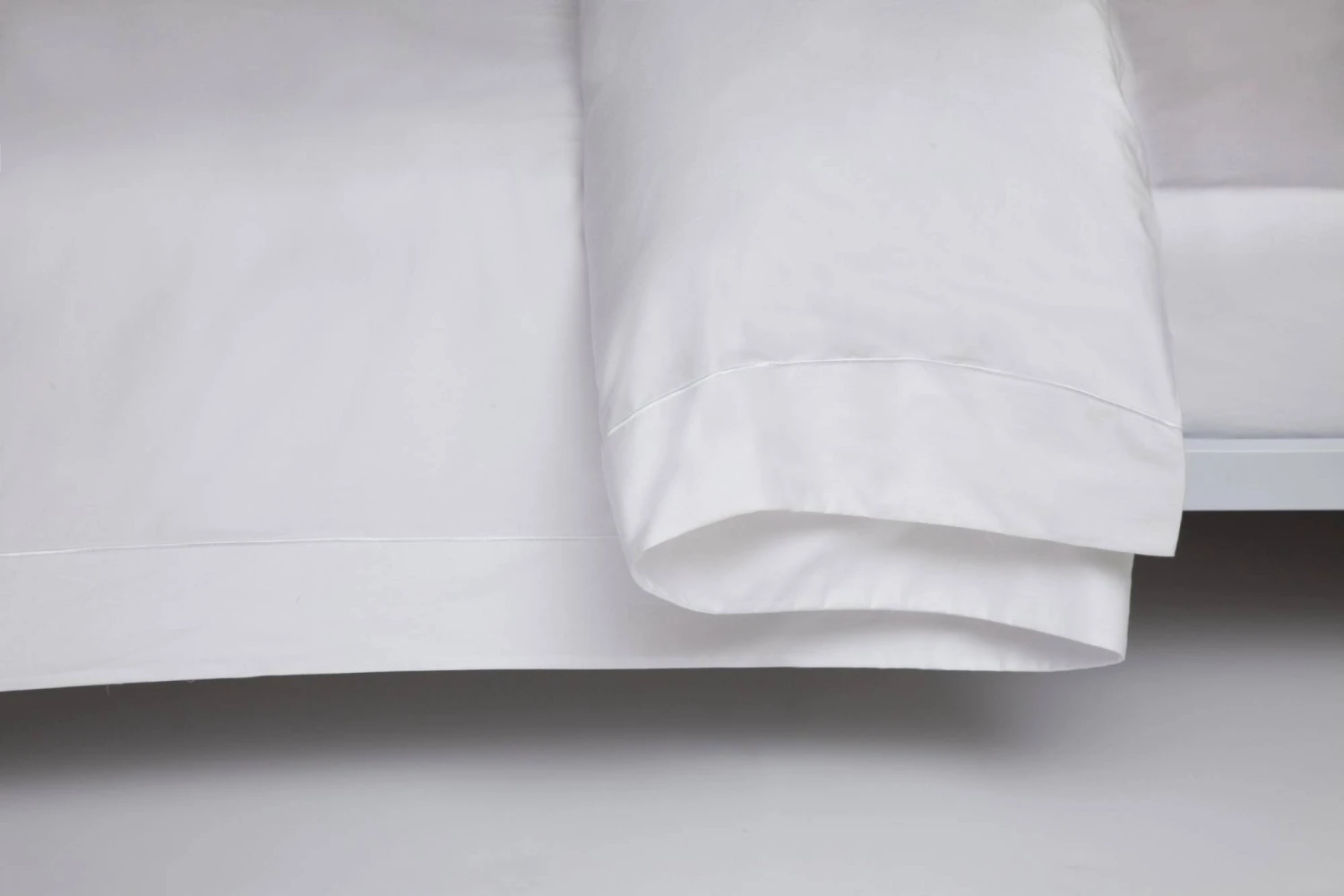 Belledorm 400 Count Egyptian Cotton Duvet Cover - White - Image 2